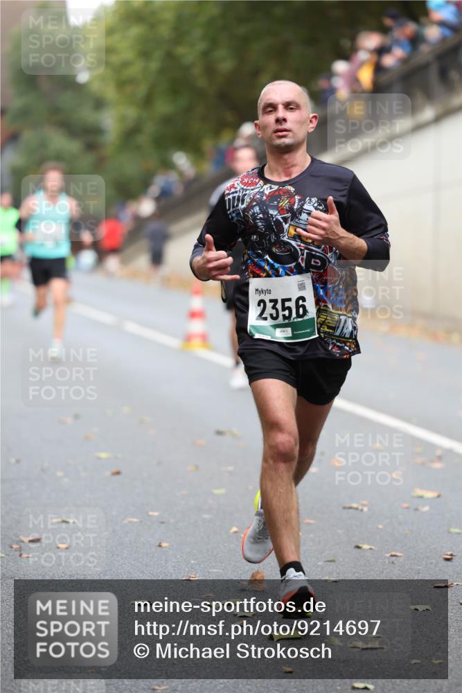 05.10.2025 - 20. swb-Marathon Bremen Michael Strokosch http://msf.ph/oto/9214697 05.10.2025 12:38:19 Laufen 2356 meine-sportfotos.de