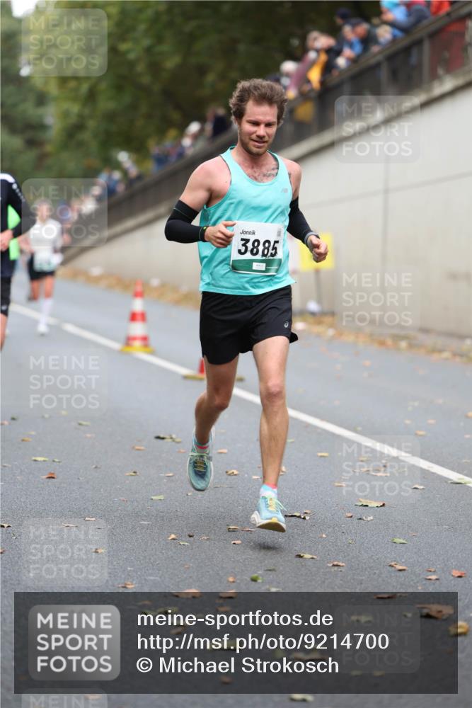05.10.2025 - 20. swb-Marathon Bremen Michael Strokosch http://msf.ph/oto/9214700 05.10.2025 12:38:22 Laufen 3885 meine-sportfotos.de
