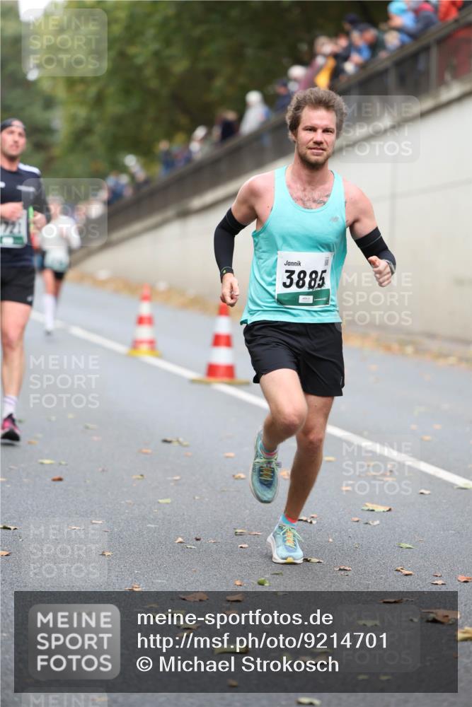 05.10.2025 - 20. swb-Marathon Bremen Michael Strokosch http://msf.ph/oto/9214701 05.10.2025 12:38:23 Laufen 3885 meine-sportfotos.de