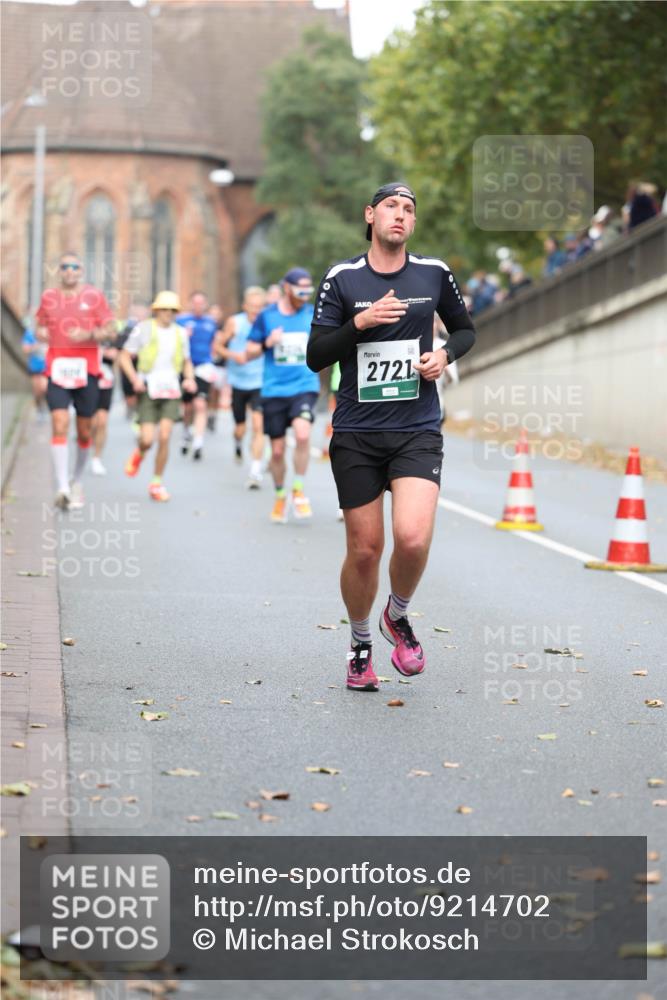 05.10.2025 - 20. swb-Marathon Bremen Michael Strokosch http://msf.ph/oto/9214702 05.10.2025 12:38:23 Laufen 2721 meine-sportfotos.de