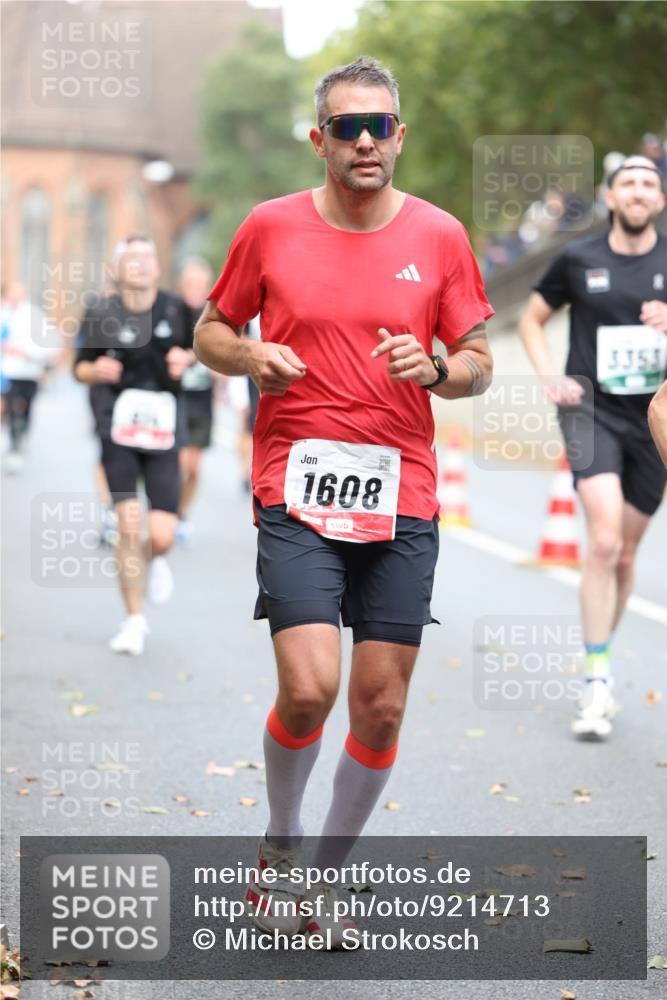 05.10.2025 - 20. swb-Marathon Bremen Michael Strokosch http://msf.ph/oto/9214713 05.10.2025 12:38:30 Laufen 1608, 3353 meine-sportfotos.de