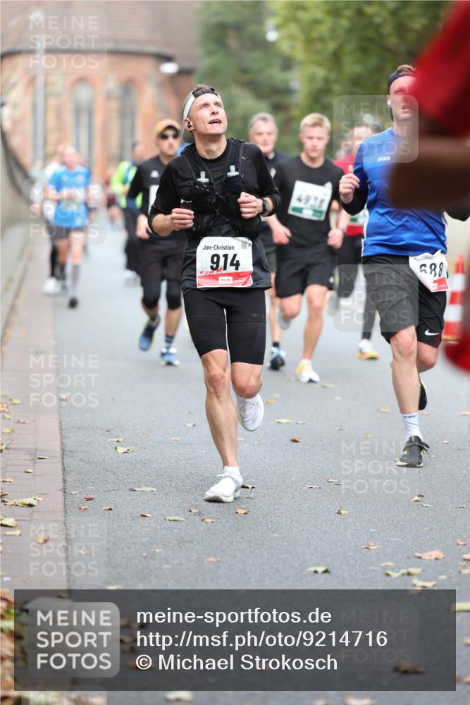 05.10.2025 - 20. swb-Marathon Bremen Michael Strokosch http://msf.ph/oto/9214716 05.10.2025 12:38:32 Laufen 9, 14, 4938, 688 meine-sportfotos.de