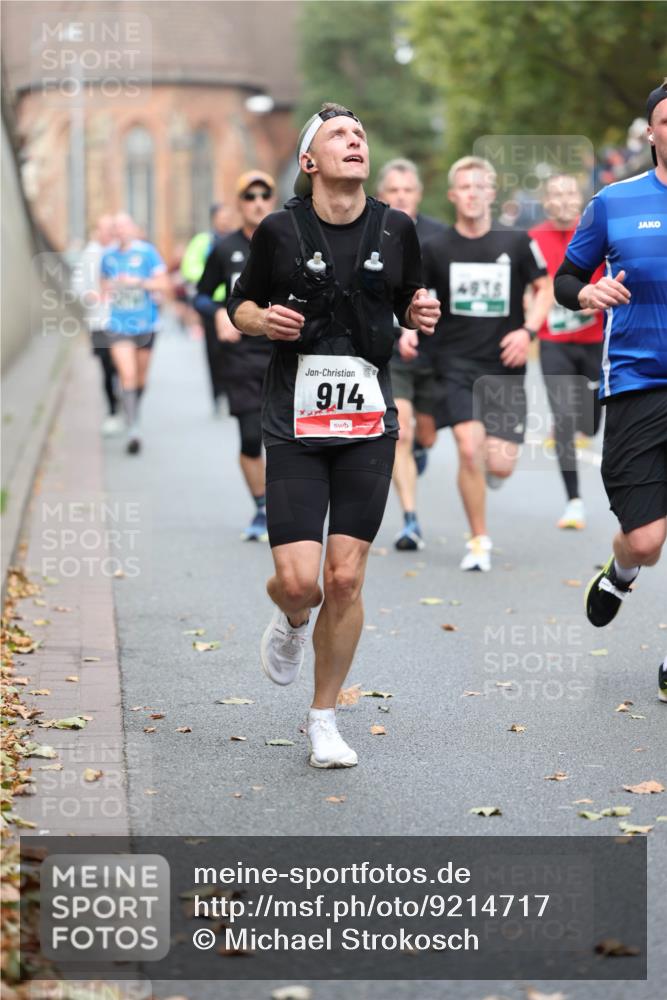05.10.2025 - 20. swb-Marathon Bremen Michael Strokosch http://msf.ph/oto/9214717 05.10.2025 12:38:32 Laufen 9, 14, 4938 meine-sportfotos.de