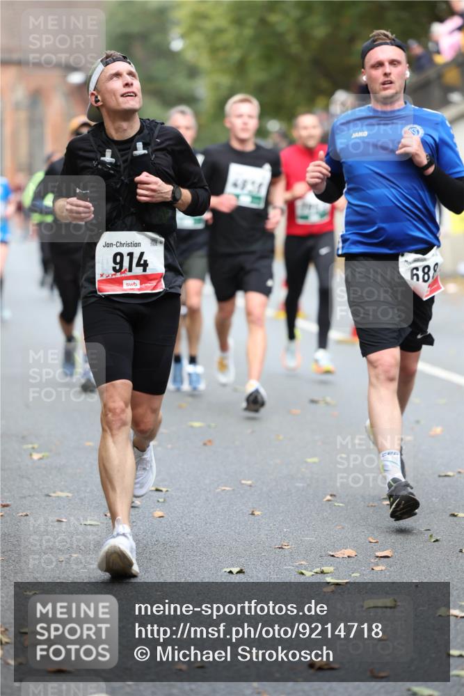 05.10.2025 - 20. swb-Marathon Bremen Michael Strokosch http://msf.ph/oto/9214718 05.10.2025 12:38:32 Laufen 9, 14, 4838, 688 meine-sportfotos.de