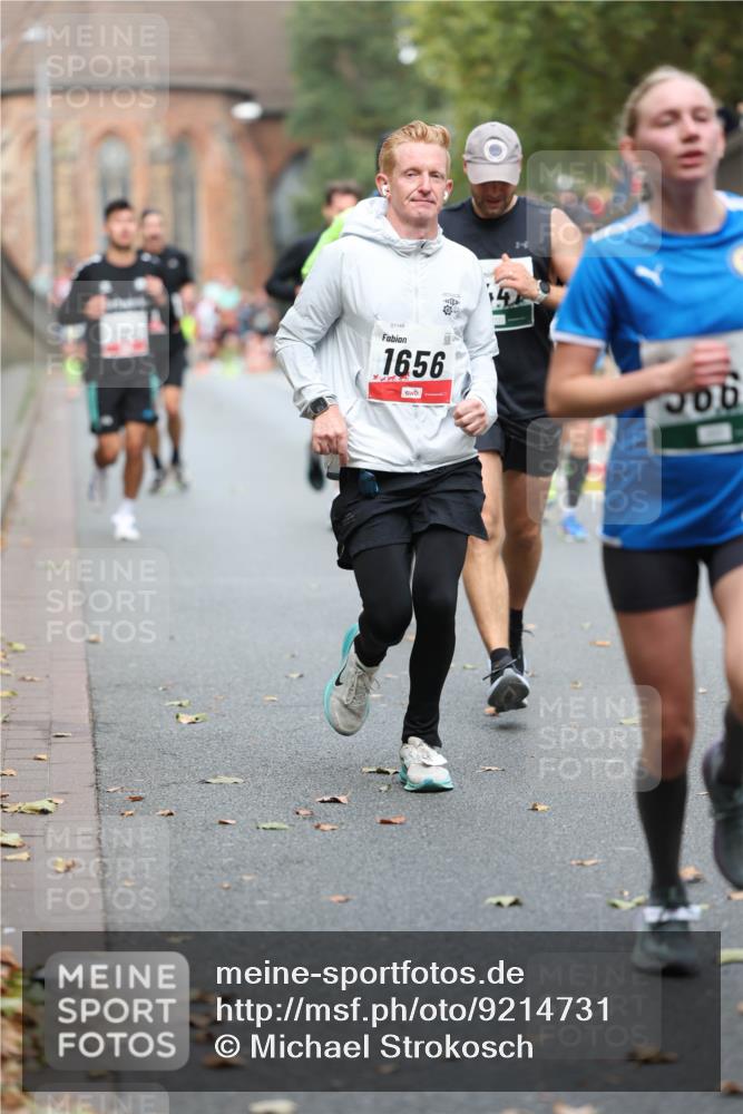 05.10.2025 - 20. swb-Marathon Bremen Michael Strokosch http://msf.ph/oto/9214731 05.10.2025 12:38:37 Laufen 1656, 200 meine-sportfotos.de