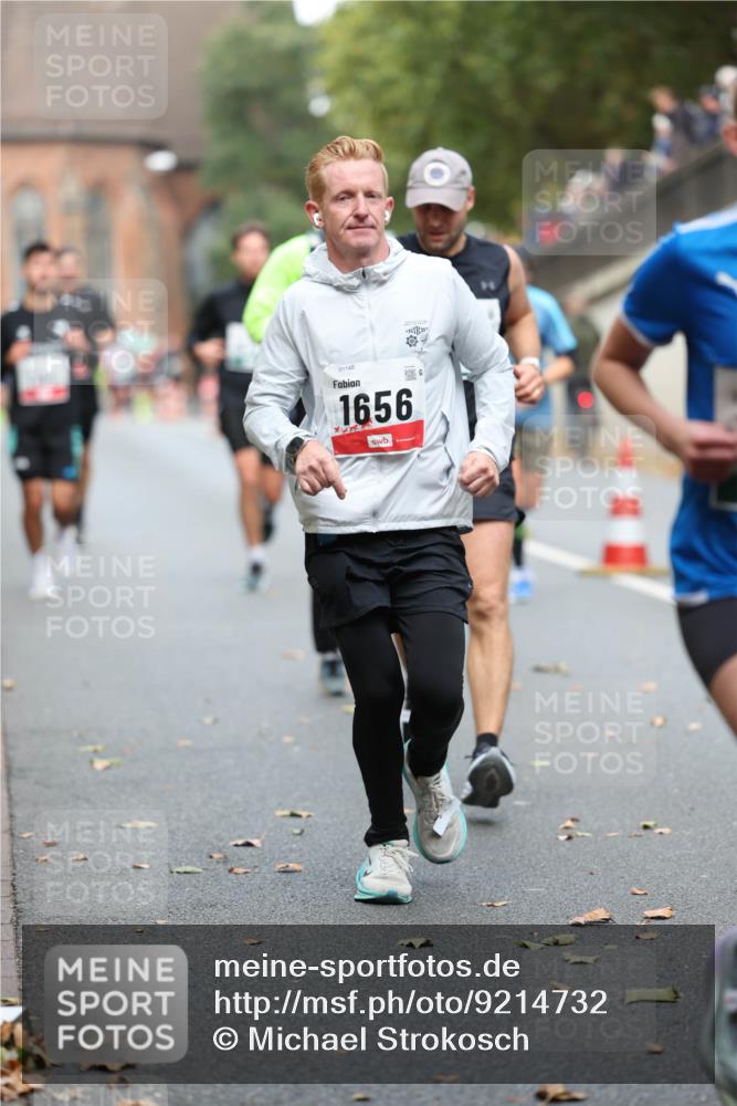 05.10.2025 - 20. swb-Marathon Bremen Michael Strokosch http://msf.ph/oto/9214732 05.10.2025 12:38:38 Laufen 01148, 1656 meine-sportfotos.de