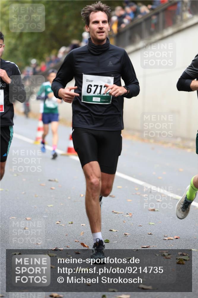 05.10.2025 - 20. swb-Marathon Bremen Michael Strokosch http://msf.ph/oto/9214735 05.10.2025 12:38:41 Laufen 6717 meine-sportfotos.de