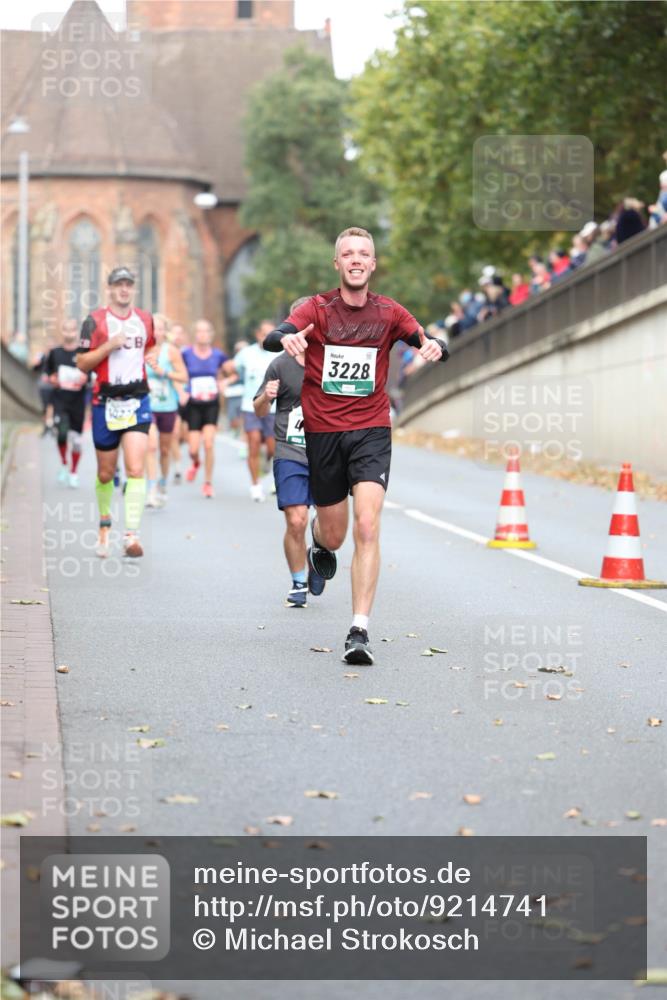 05.10.2025 - 20. swb-Marathon Bremen Michael Strokosch http://msf.ph/oto/9214741 05.10.2025 12:38:48 Laufen 3228 meine-sportfotos.de