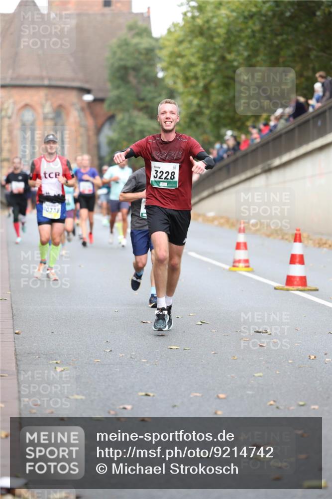 05.10.2025 - 20. swb-Marathon Bremen Michael Strokosch http://msf.ph/oto/9214742 05.10.2025 12:38:48 Laufen 3228 meine-sportfotos.de