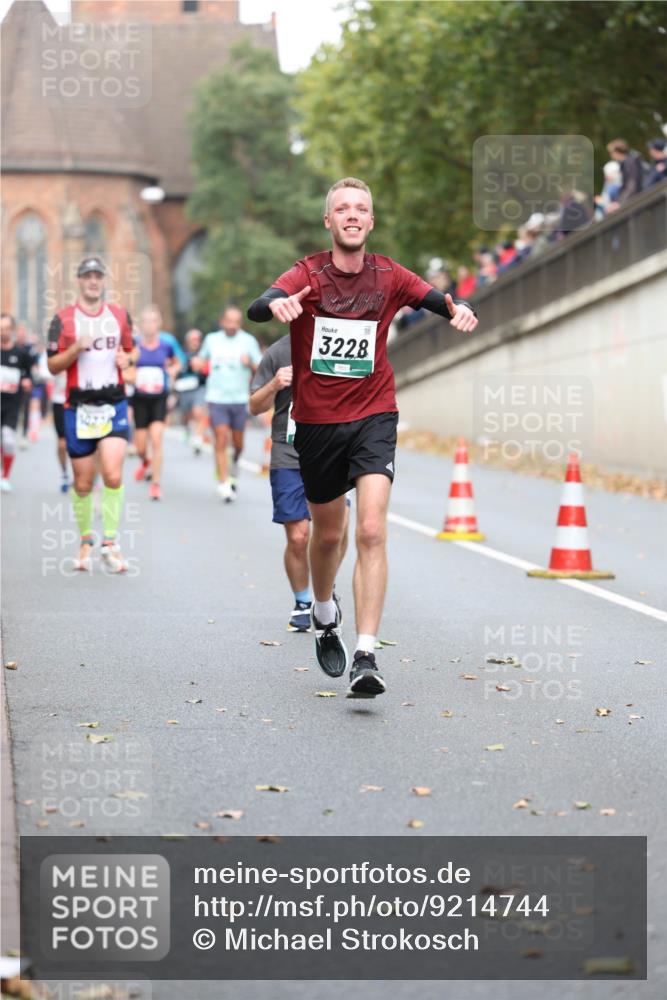 05.10.2025 - 20. swb-Marathon Bremen Michael Strokosch http://msf.ph/oto/9214744 05.10.2025 12:38:48 Laufen 3228 meine-sportfotos.de