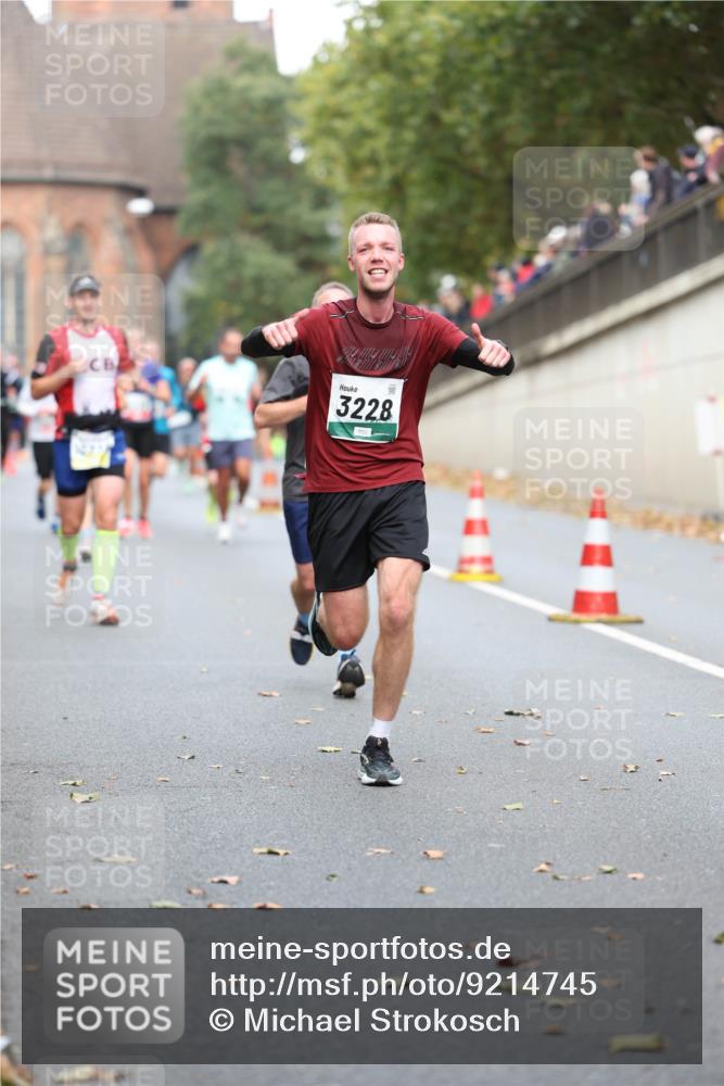 05.10.2025 - 20. swb-Marathon Bremen Michael Strokosch http://msf.ph/oto/9214745 05.10.2025 12:38:49 Laufen 3228 meine-sportfotos.de