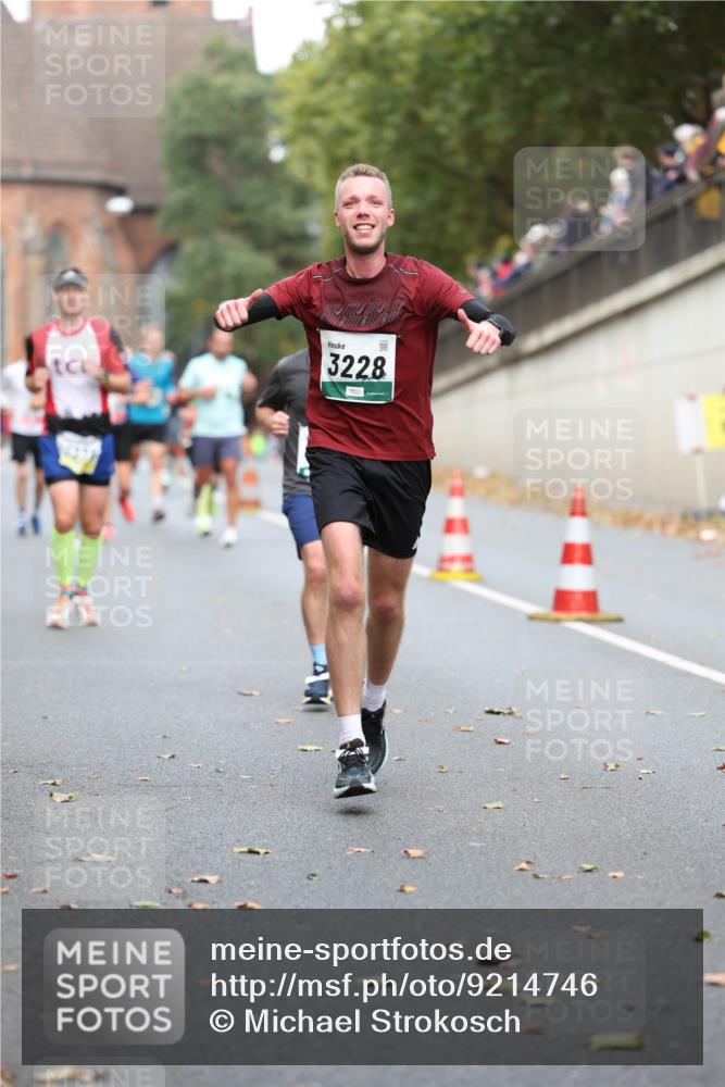 05.10.2025 - 20. swb-Marathon Bremen Michael Strokosch http://msf.ph/oto/9214746 05.10.2025 12:38:49 Laufen 3228 meine-sportfotos.de