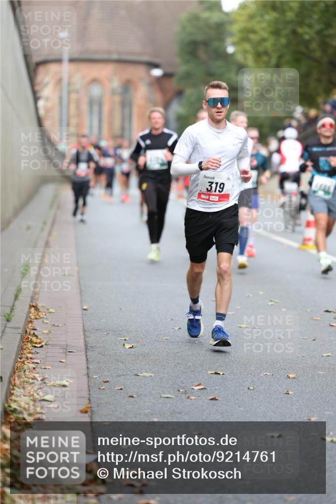05.10.2025 - 20. swb-Marathon Bremen Michael Strokosch http://msf.ph/oto/9214761 05.10.2025 12:38:57 Laufen 3, 19, 44 meine-sportfotos.de