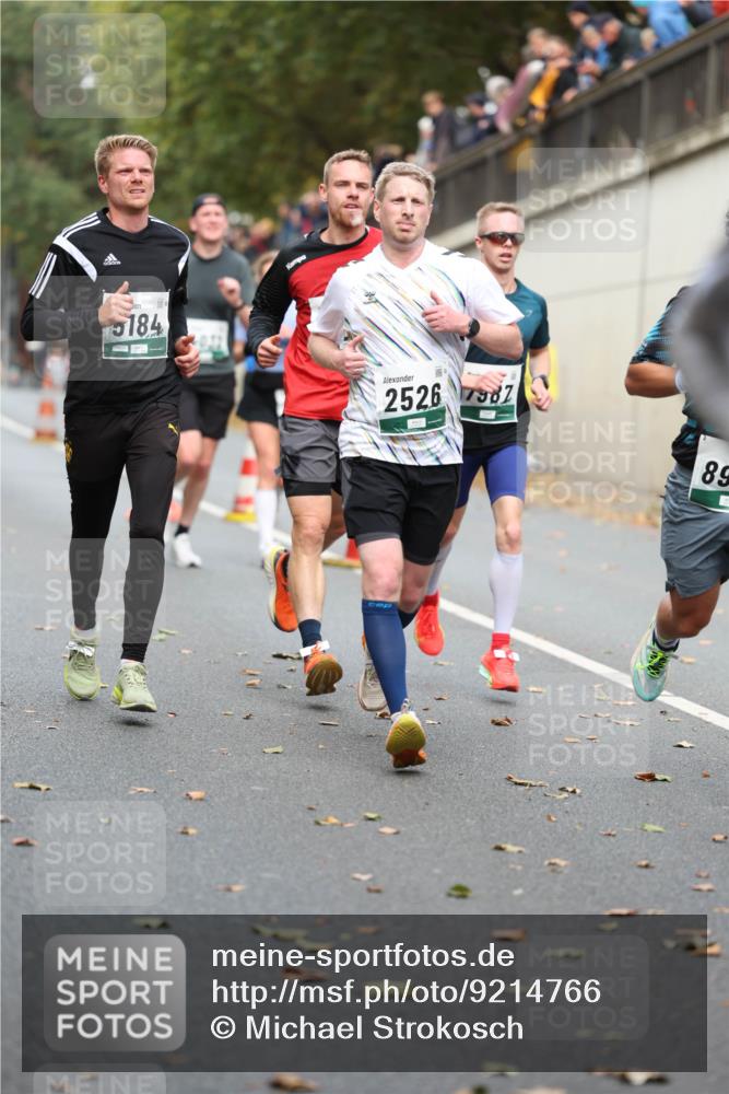 05.10.2025 - 20. swb-Marathon Bremen Michael Strokosch http://msf.ph/oto/9214766 05.10.2025 12:39:00 Laufen 5184, 09830, 2526, 7987, 89 meine-sportfotos.de
