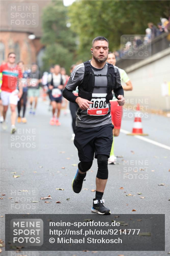 05.10.2025 - 20. swb-Marathon Bremen Michael Strokosch http://msf.ph/oto/9214777 05.10.2025 12:39:06 Laufen 1600 meine-sportfotos.de