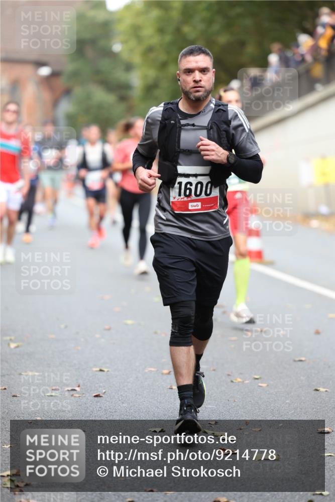 05.10.2025 - 20. swb-Marathon Bremen Michael Strokosch http://msf.ph/oto/9214778 05.10.2025 12:39:06 Laufen 1600 meine-sportfotos.de