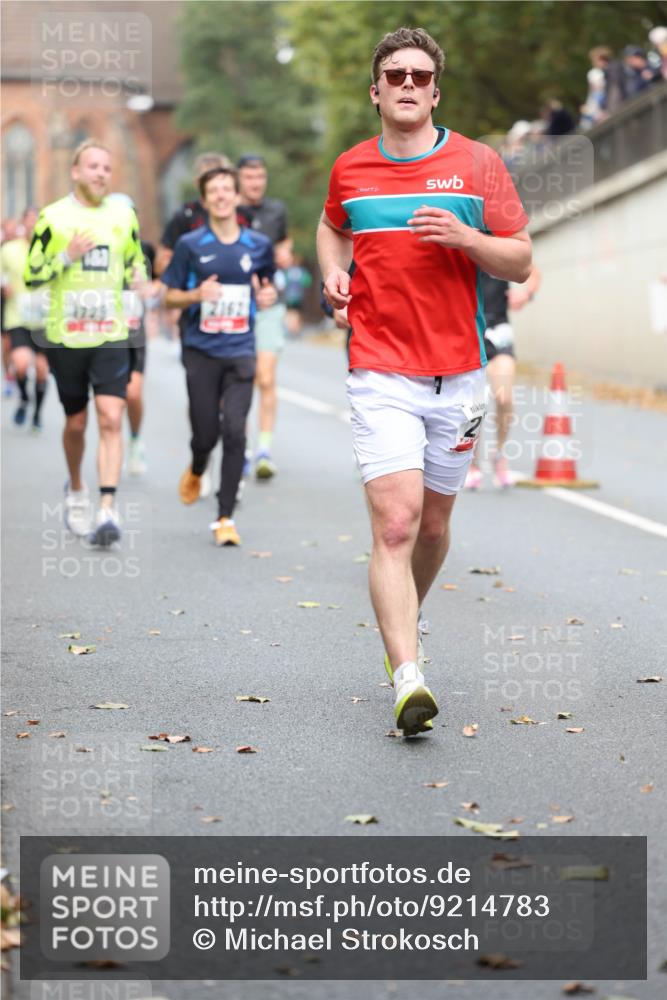 05.10.2025 - 20. swb-Marathon Bremen Michael Strokosch http://msf.ph/oto/9214783 05.10.2025 12:39:10 Laufen 2162 meine-sportfotos.de