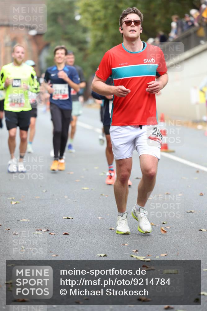 05.10.2025 - 20. swb-Marathon Bremen Michael Strokosch http://msf.ph/oto/9214784 05.10.2025 12:39:10 Laufen 2415 meine-sportfotos.de