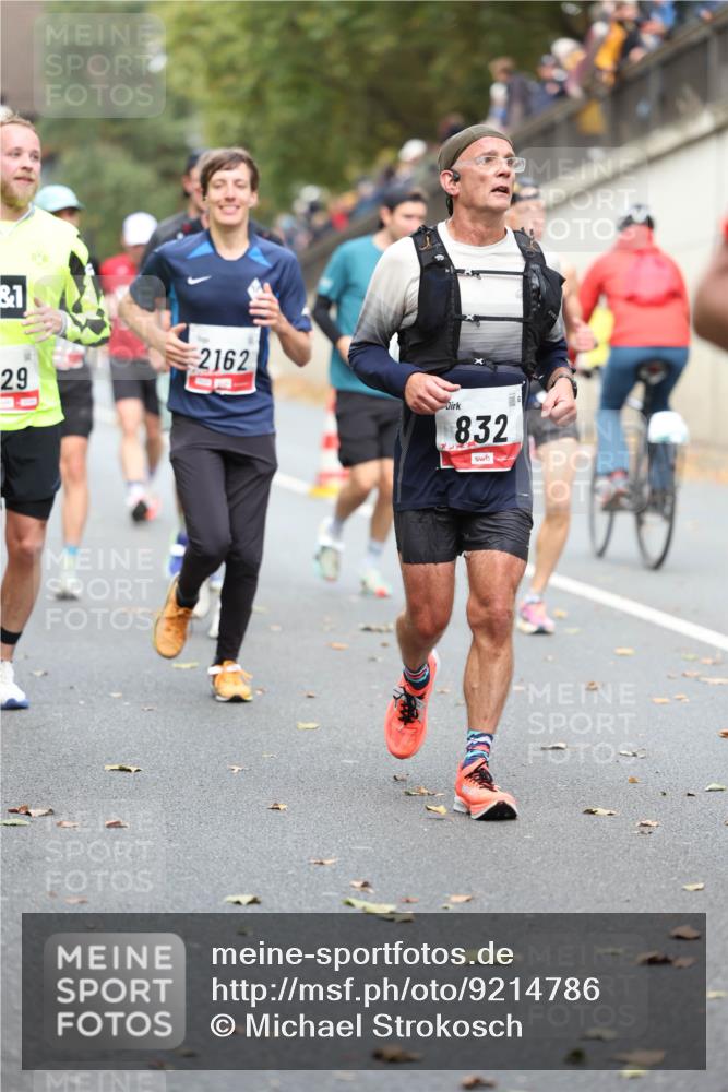 05.10.2025 - 20. swb-Marathon Bremen Michael Strokosch http://msf.ph/oto/9214786 05.10.2025 12:39:12 Laufen 1, 2162, 29, 832, 1 meine-sportfotos.de