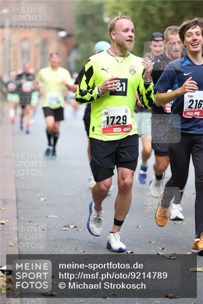 05.10.2025 - 20. swb-Marathon Bremen Michael Strokosch http://msf.ph/oto/9214789 05.10.2025 12:39:13 Laufen 31, 1729, 00294, 216, 00286 meine-sportfotos.de