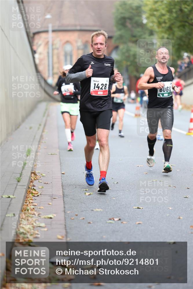 05.10.2025 - 20. swb-Marathon Bremen Michael Strokosch http://msf.ph/oto/9214801 05.10.2025 12:39:19 Laufen 1428, 6066 meine-sportfotos.de