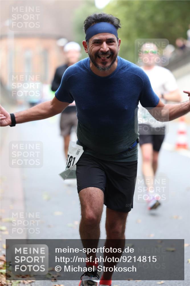 05.10.2025 - 20. swb-Marathon Bremen Michael Strokosch http://msf.ph/oto/9214815 05.10.2025 12:39:25 Laufen 81, 09 meine-sportfotos.de