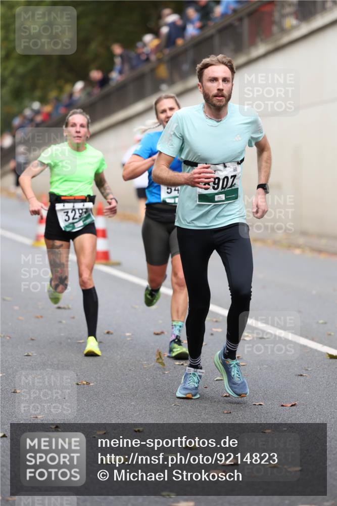 05.10.2025 - 20. swb-Marathon Bremen Michael Strokosch http://msf.ph/oto/9214823 05.10.2025 12:39:33 Laufen 329, 54, 907 meine-sportfotos.de