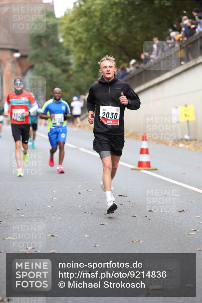 05.10.2025 - 20. swb-Marathon Bremen Michael Strokosch http://msf.ph/oto/9214836 05.10.2025 12:39:41 Laufen 806, 101, 2030 meine-sportfotos.de