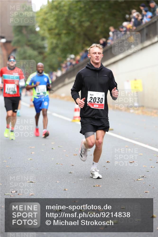 05.10.2025 - 20. swb-Marathon Bremen Michael Strokosch http://msf.ph/oto/9214838 05.10.2025 12:39:41 Laufen 4806, 01234, 2030 meine-sportfotos.de