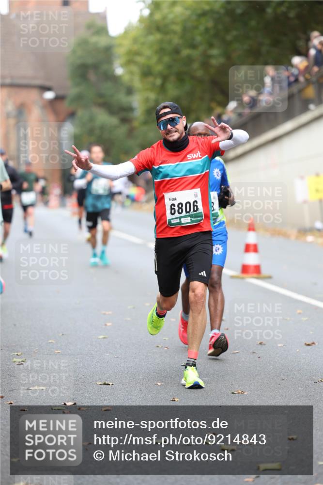 05.10.2025 - 20. swb-Marathon Bremen Michael Strokosch http://msf.ph/oto/9214843 05.10.2025 12:39:43 Laufen 6806 meine-sportfotos.de