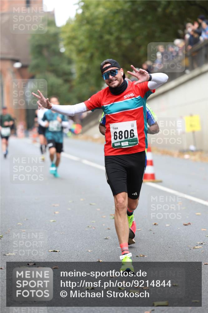 05.10.2025 - 20. swb-Marathon Bremen Michael Strokosch http://msf.ph/oto/9214844 05.10.2025 12:39:44 Laufen 6806, 04121 meine-sportfotos.de