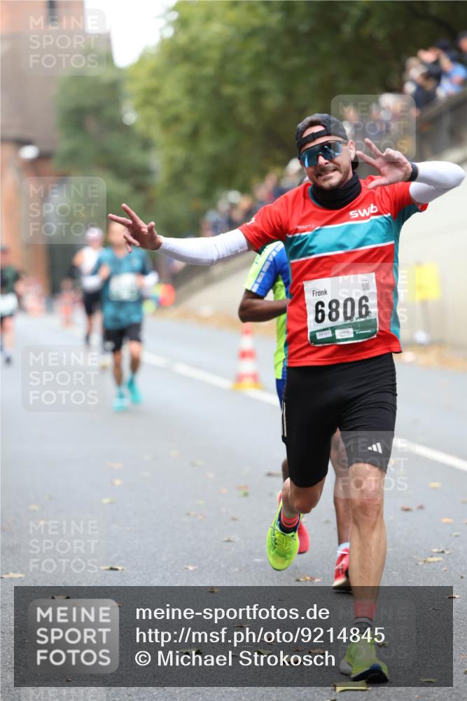 05.10.2025 - 20. swb-Marathon Bremen Michael Strokosch http://msf.ph/oto/9214845 05.10.2025 12:39:44 Laufen 6806, 04121 meine-sportfotos.de