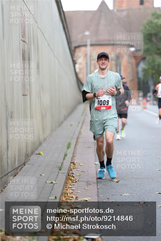 05.10.2025 - 20. swb-Marathon Bremen Michael Strokosch http://msf.ph/oto/9214846 05.10.2025 12:39:45 Laufen 1009 meine-sportfotos.de