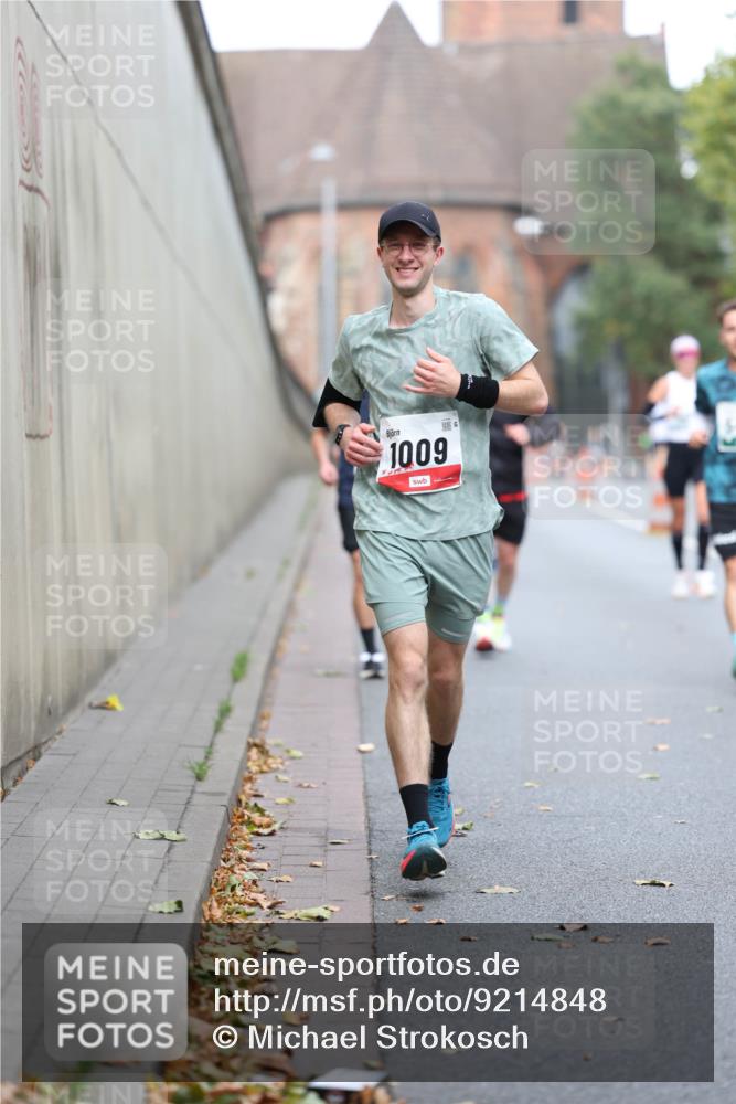 05.10.2025 - 20. swb-Marathon Bremen Michael Strokosch http://msf.ph/oto/9214848 05.10.2025 12:39:45 Laufen 1009 meine-sportfotos.de
