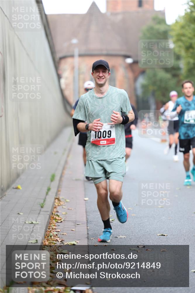 05.10.2025 - 20. swb-Marathon Bremen Michael Strokosch http://msf.ph/oto/9214849 05.10.2025 12:39:45 Laufen 1009 meine-sportfotos.de