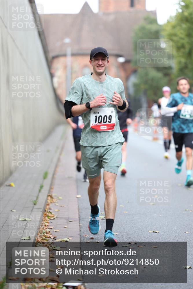 05.10.2025 - 20. swb-Marathon Bremen Michael Strokosch http://msf.ph/oto/9214850 05.10.2025 12:39:46 Laufen 1009 meine-sportfotos.de