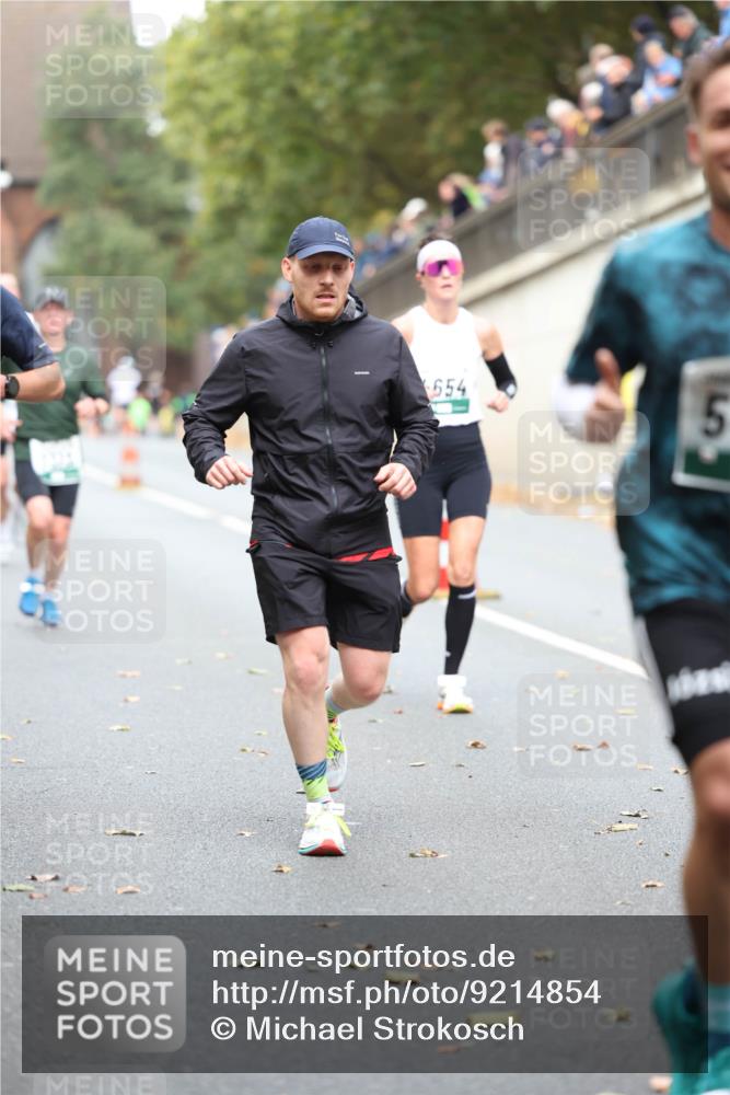 05.10.2025 - 20. swb-Marathon Bremen Michael Strokosch http://msf.ph/oto/9214854 05.10.2025 12:39:49 Laufen 654, 5 meine-sportfotos.de