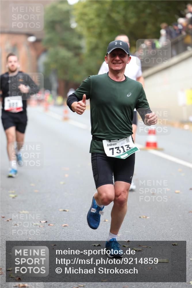 05.10.2025 - 20. swb-Marathon Bremen Michael Strokosch http://msf.ph/oto/9214859 05.10.2025 12:39:52 Laufen 08322, 7313 meine-sportfotos.de