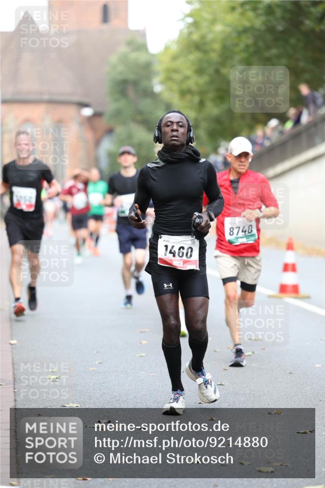 05.10.2025 - 20. swb-Marathon Bremen Michael Strokosch http://msf.ph/oto/9214880 05.10.2025 12:40:03 Laufen 1460, 8740 meine-sportfotos.de