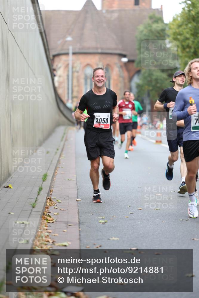 05.10.2025 - 20. swb-Marathon Bremen Michael Strokosch http://msf.ph/oto/9214881 05.10.2025 12:40:04 Laufen 2050, 7 meine-sportfotos.de