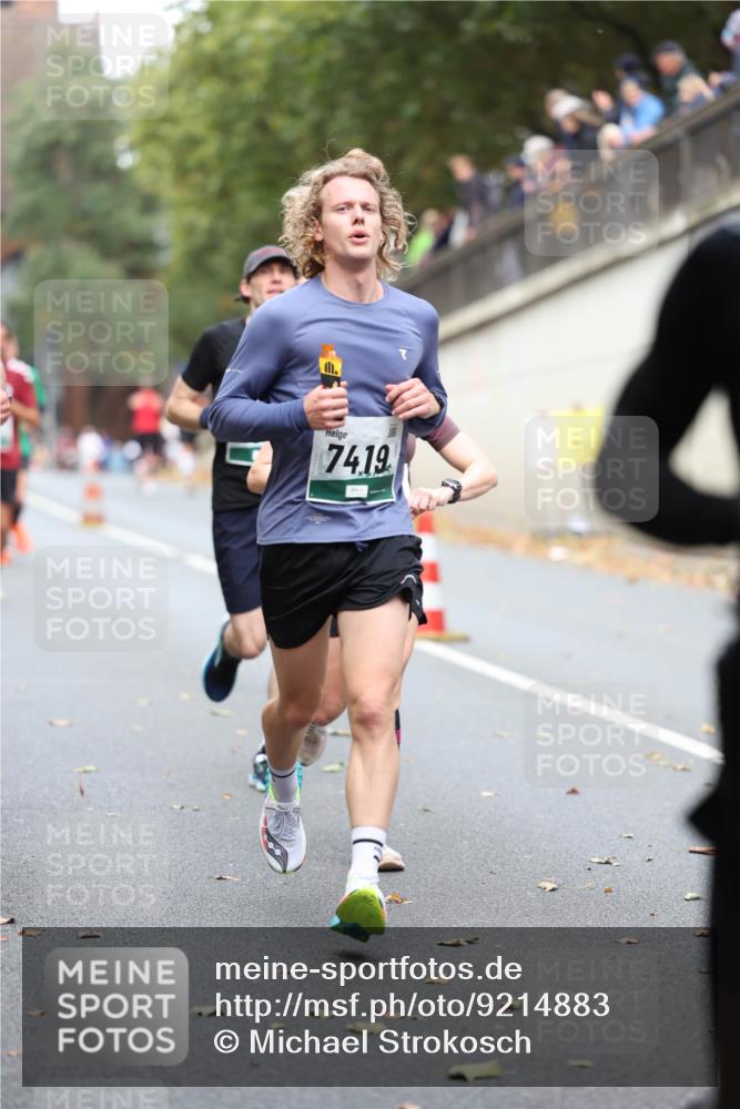 05.10.2025 - 20. swb-Marathon Bremen Michael Strokosch http://msf.ph/oto/9214883 05.10.2025 12:40:05 Laufen 74, 19 meine-sportfotos.de