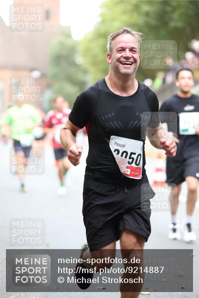 05.10.2025 - 20. swb-Marathon Bremen Michael Strokosch http://msf.ph/oto/9214887 05.10.2025 12:40:06 Laufen 050 meine-sportfotos.de