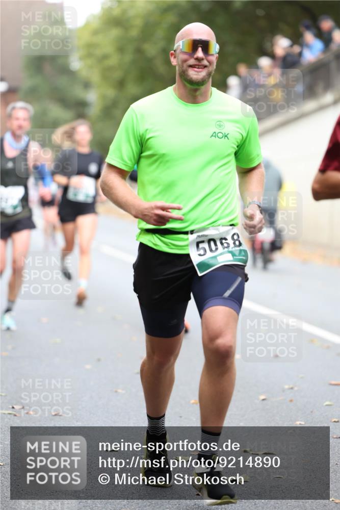 05.10.2025 - 20. swb-Marathon Bremen Michael Strokosch http://msf.ph/oto/9214890 05.10.2025 12:40:10 Laufen 5068 meine-sportfotos.de
