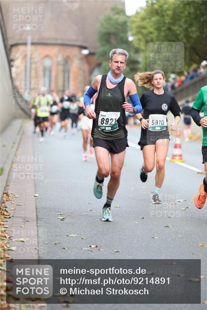 05.10.2025 - 20. swb-Marathon Bremen Michael Strokosch http://msf.ph/oto/9214891 05.10.2025 12:40:11 Laufen 8921, 5910 meine-sportfotos.de