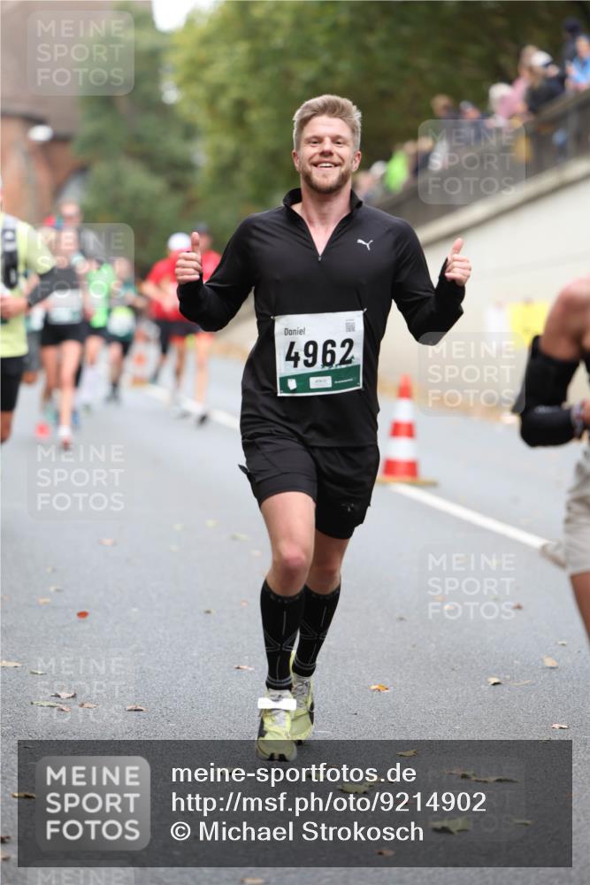 05.10.2025 - 20. swb-Marathon Bremen Michael Strokosch http://msf.ph/oto/9214902 05.10.2025 12:40:16 Laufen 4962 meine-sportfotos.de
