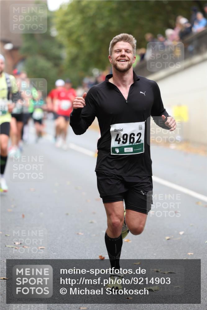 05.10.2025 - 20. swb-Marathon Bremen Michael Strokosch http://msf.ph/oto/9214903 05.10.2025 12:40:16 Laufen 4962 meine-sportfotos.de