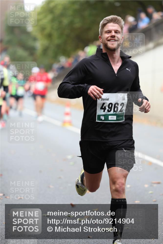 05.10.2025 - 20. swb-Marathon Bremen Michael Strokosch http://msf.ph/oto/9214904 05.10.2025 12:40:17 Laufen 4962 meine-sportfotos.de