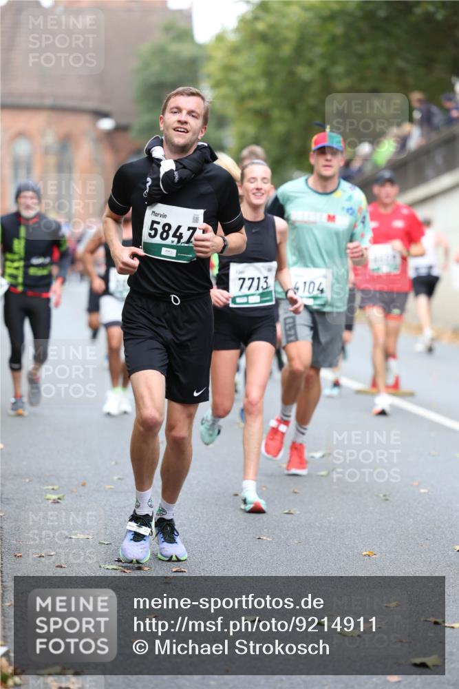 05.10.2025 - 20. swb-Marathon Bremen Michael Strokosch http://msf.ph/oto/9214911 05.10.2025 12:40:19 Laufen 5847, 7713, 104, 7 meine-sportfotos.de
