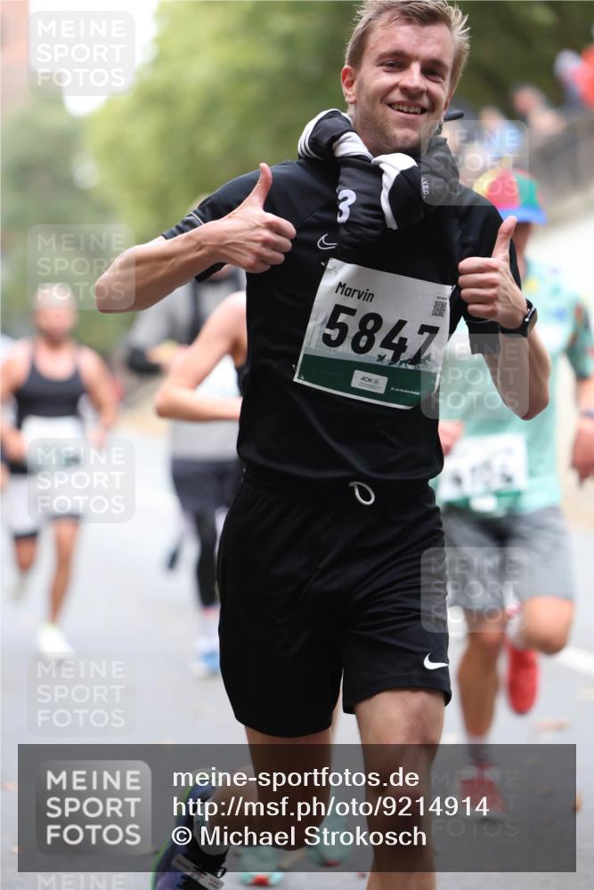 05.10.2025 - 20. swb-Marathon Bremen Michael Strokosch http://msf.ph/oto/9214914 05.10.2025 12:40:21 Laufen 5847 meine-sportfotos.de
