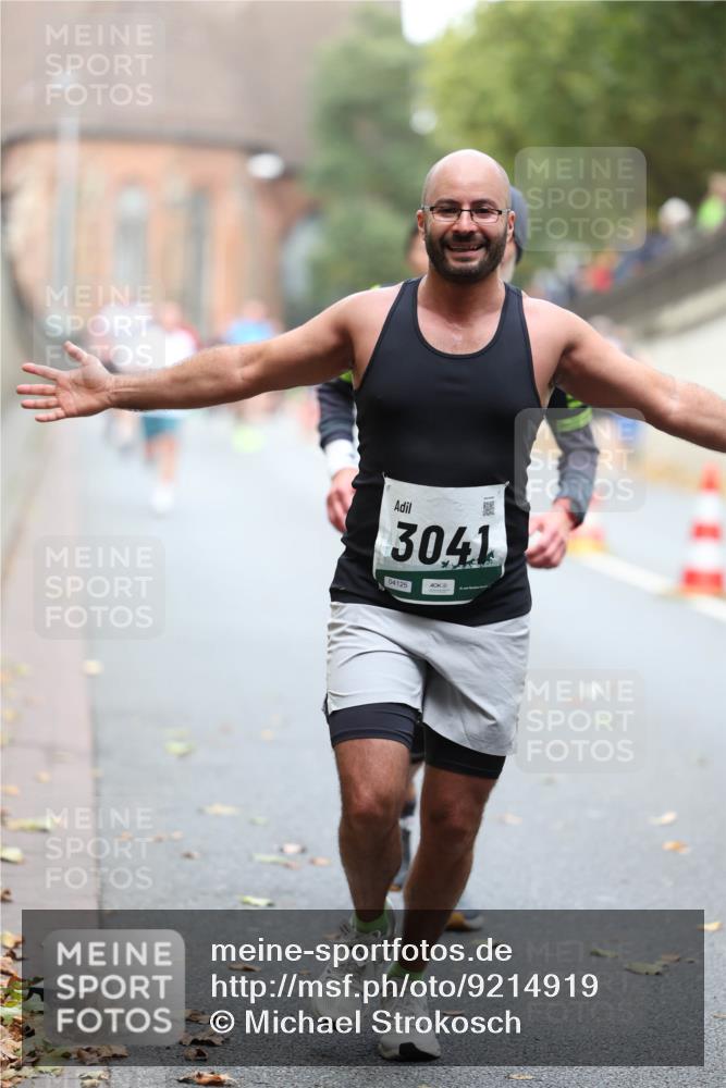 05.10.2025 - 20. swb-Marathon Bremen Michael Strokosch http://msf.ph/oto/9214919 05.10.2025 12:40:23 Laufen 3041, 04125 meine-sportfotos.de